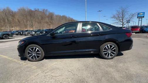 Deep Black Pearl 2025 Volkswagen Jetta 1.5T SE