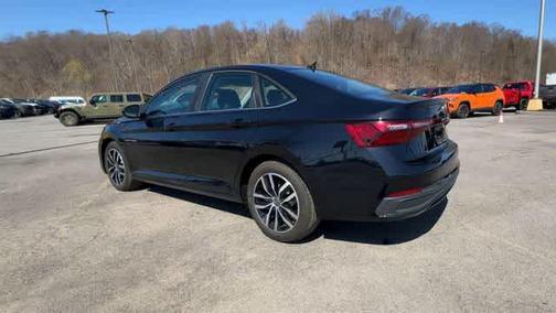 Deep Black Pearl 2025 Volkswagen Jetta 1.5T SE