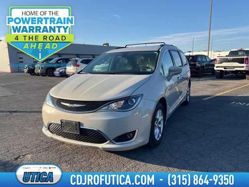 Tusk White 2017 Chrysler Pacifica Touring-L