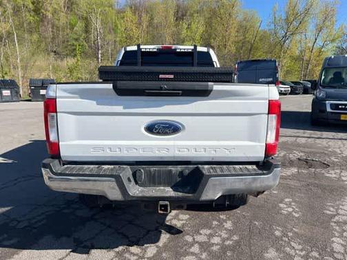 Oxford White 2018 Ford F-250 XL