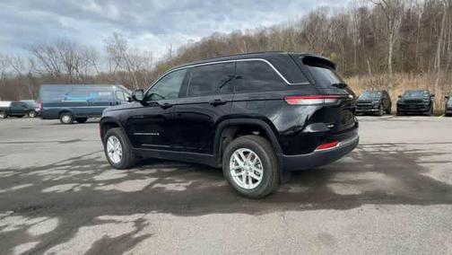 Diamond Black Crystal Pearlcoat 2026 Jeep Grand Cherokee Laredo