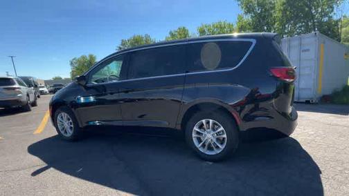 Diamond Black Crystal Pearlcoat 2027 Chrysler Pacifica L
