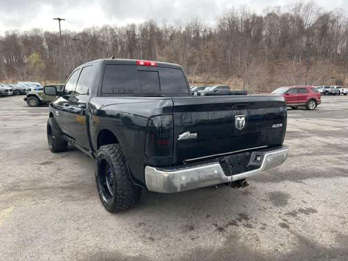 Brilliant Black Crystal Pearlcoat 2018 RAM 1500 Big Horn