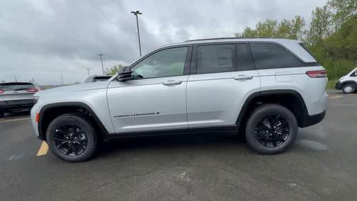 Silver Zynith 2026 Jeep Grand Cherokee Altitude