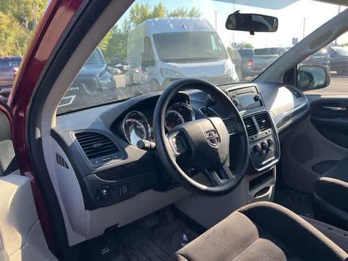 Deep Cherry Red Crystal Pearlcoat 2014 Dodge Grand Caravan AVP/SE