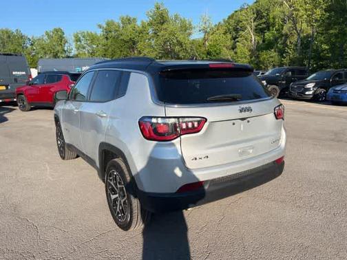 Silver Zynith Metallic Clearcoat 2025 Jeep Compass Limited