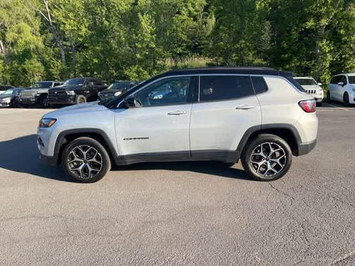Silver Zynith Metallic Clearcoat 2025 Jeep Compass Limited