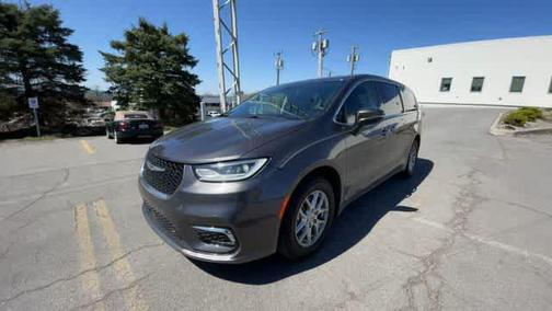 Granite Crystal Metallic Clearcoat 2023 Chrysler Pacifica Touring L