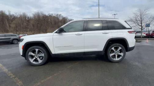 Bright White Clearcoat 2026 Jeep Grand Cherokee Limited