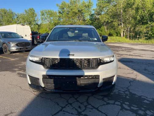 Silver Zynith 2023 Jeep Grand Cherokee L Altitude