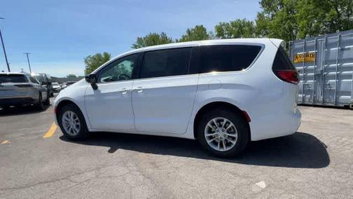 Bright White Clearcoat 2027 Chrysler Pacifica L