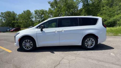 Bright White Clearcoat 2027 Chrysler Pacifica L