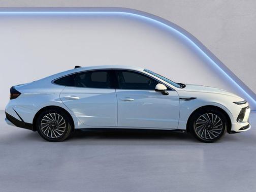 2024 Hyundai SONATA Hybrid SE