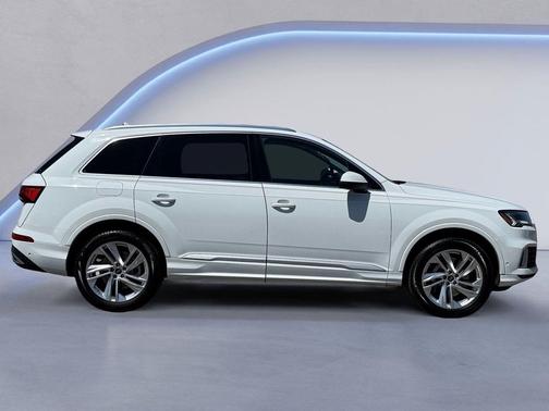 2024 Audi Q7 55 Premium Plus