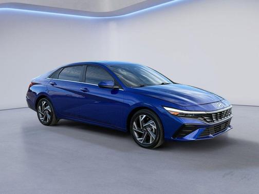 2025 Hyundai ELANTRA SEL
