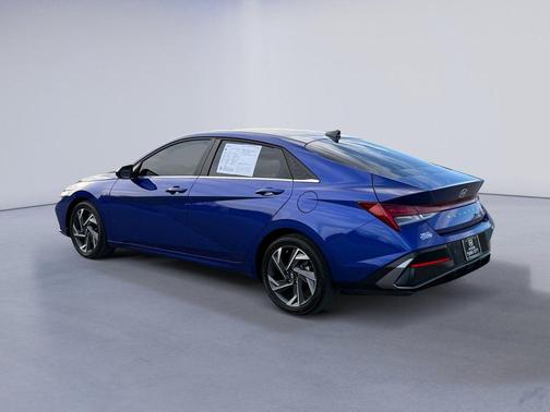 2025 Hyundai ELANTRA SEL