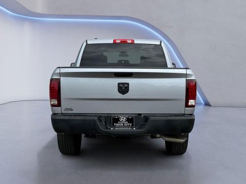 2024 RAM 1500 Classic Warlock Crew Cab 4x2 5'7' Box