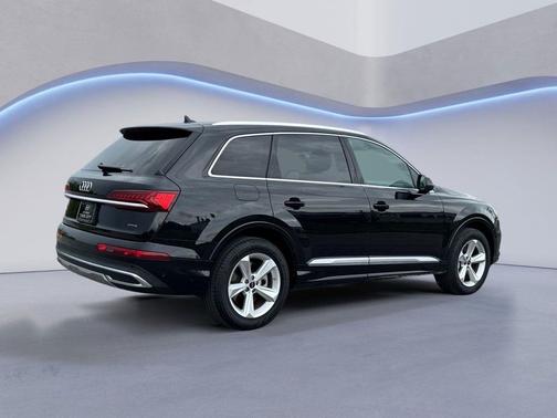 2024 Audi Q7 45 Premium Plus
