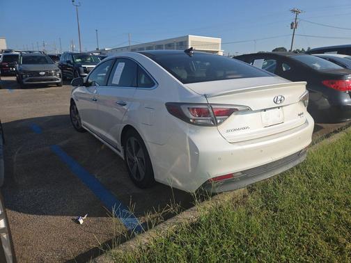 2016 Hyundai SONATA Hybrid Limited