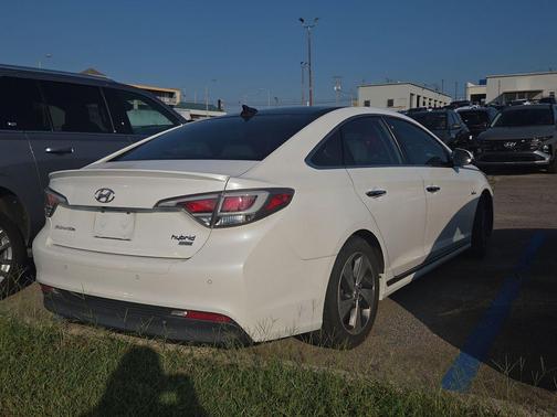 2016 Hyundai SONATA Hybrid Limited
