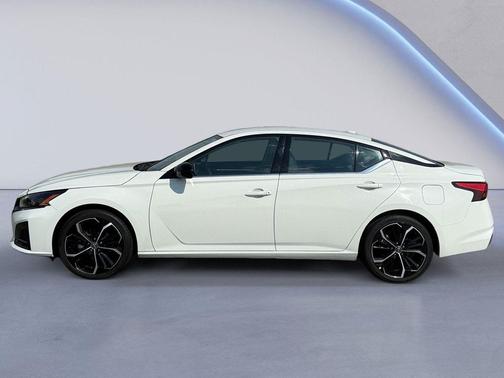 2023 Nissan Altima SR FWD