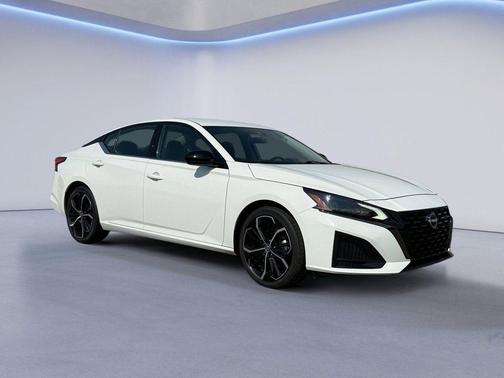 2023 Nissan Altima SR FWD
