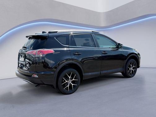 2017 Toyota RAV4 SE