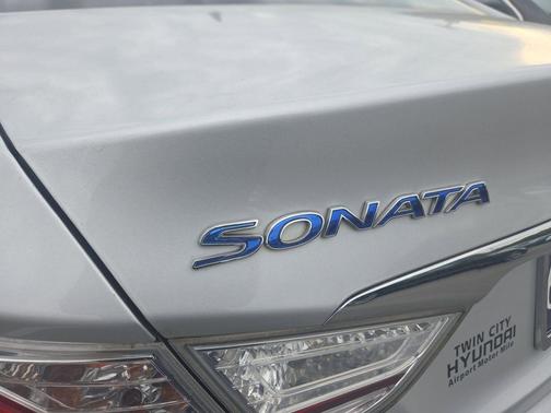 2015 Hyundai SONATA Hybrid Limited
