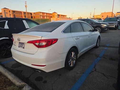 2017 Hyundai SONATA SE