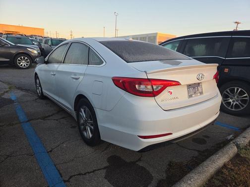 2017 Hyundai SONATA SE