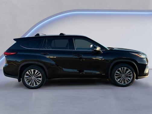2021 Toyota Highlander Hybrid Platinum