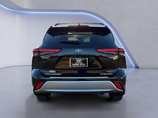 2021 Toyota Highlander Hybrid Platinum
