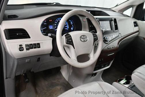 2014 Toyota Sienna XLE