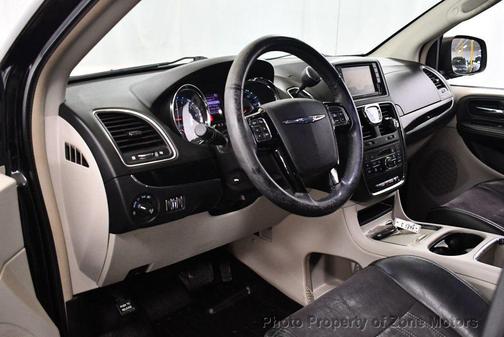 2014 Chrysler Town & Country Touring-L