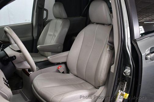 2014 Toyota Sienna XLE