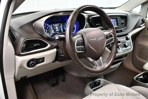 Bright White Clearcoat 2017 Chrysler Pacifica Touring-L