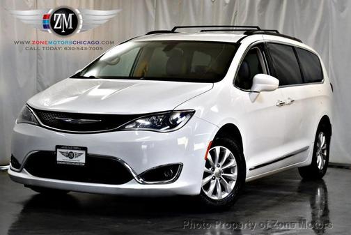 Bright White Clearcoat 2017 Chrysler Pacifica Touring-L