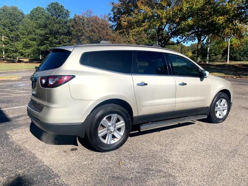 Photo 5 of 16 of 2013 Chevrolet Traverse 1LT
