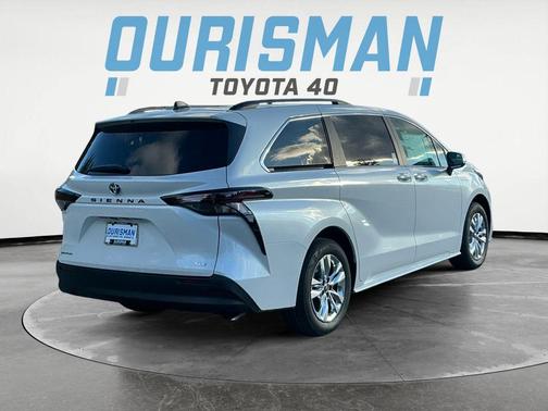 2025 Toyota Sienna XLE