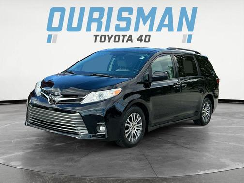 2020 Toyota Sienna XLE