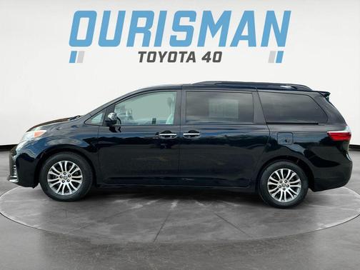 2020 Toyota Sienna XLE