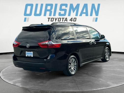 2020 Toyota Sienna XLE