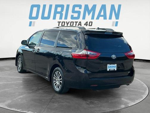 2020 Toyota Sienna XLE