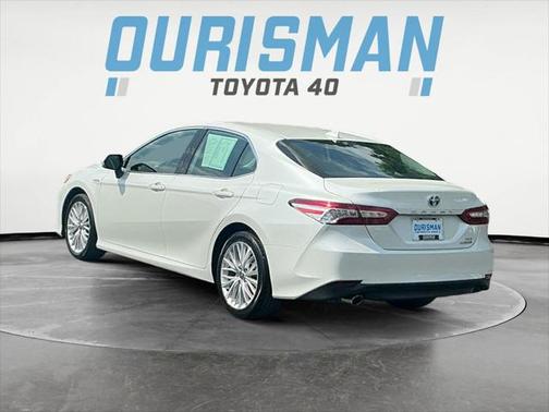 2020 Toyota Camry Hybrid XLE