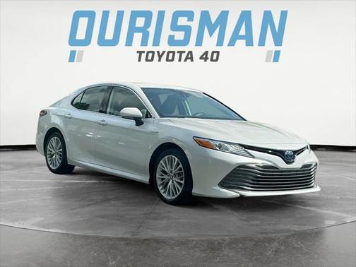 2020 Toyota Camry Hybrid XLE