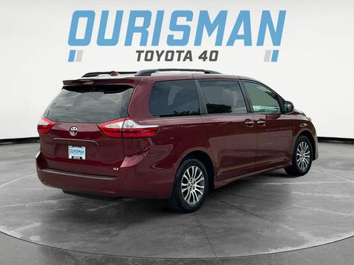 2019 Toyota Sienna XLE