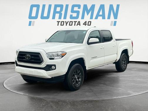 White 2022 Toyota Tacoma SR5