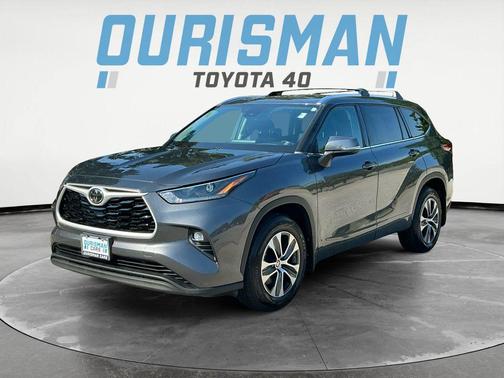 Magnetic Gray Metallic 2021 Toyota Highlander XLE