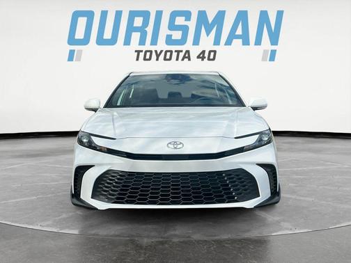 Ice 2026 Toyota Camry SE