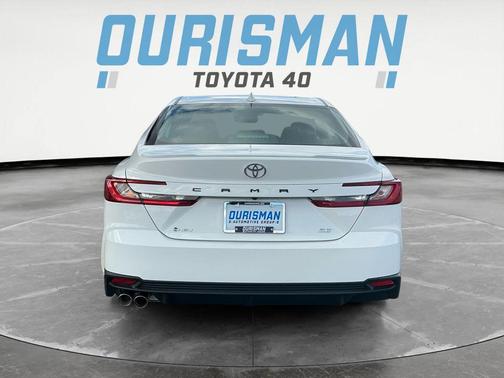 Ice 2026 Toyota Camry SE